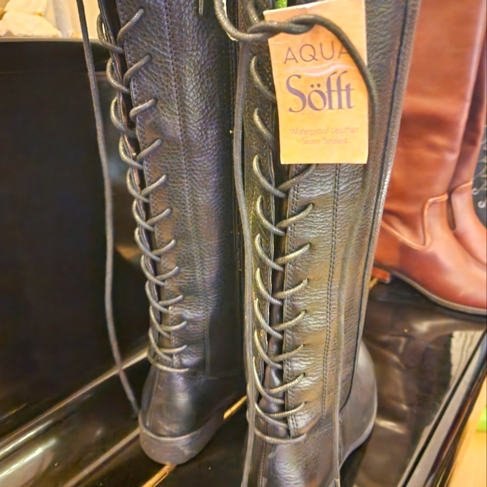 Black leather back lace up boots size 6 m boots New with tags